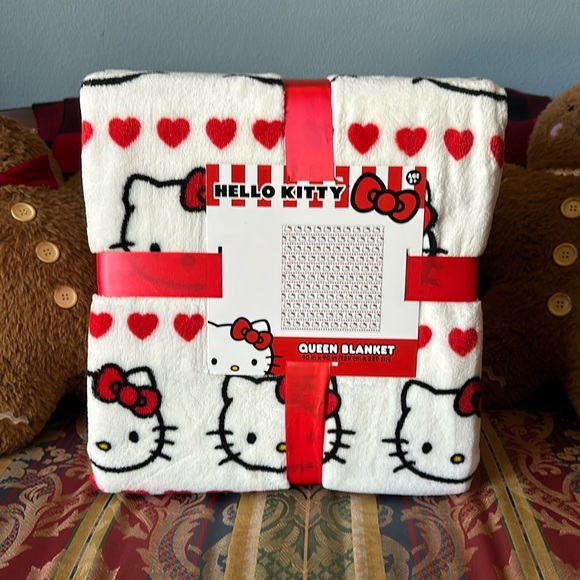 Hello Kitty NEW RELEASE Valentines Day 2025 Queen hearts red and white blanket - Picture 1 of 5